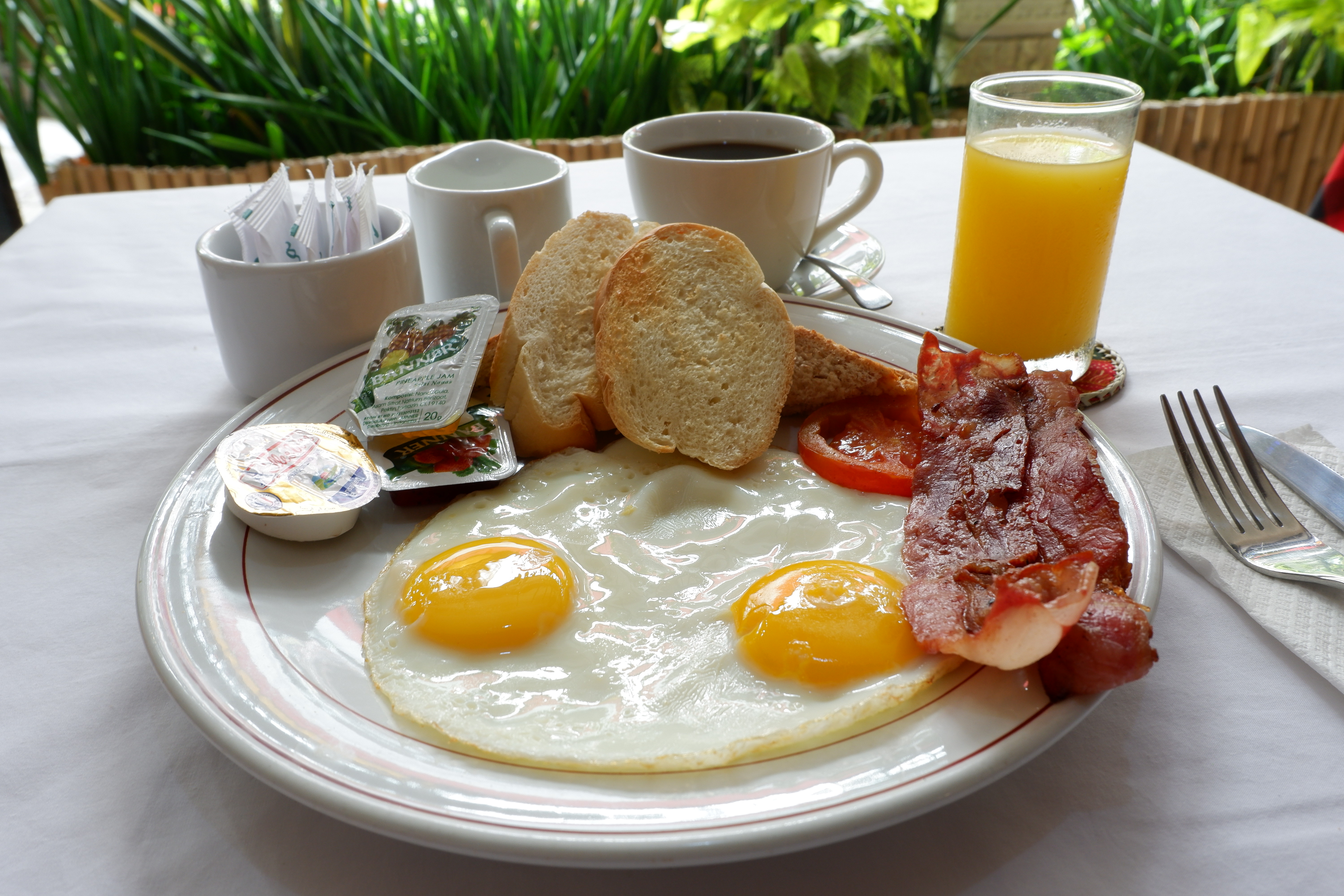 Seminyak Paradiso Hotel Bali ! Breakfast with Fried Bacon and Fried Egg